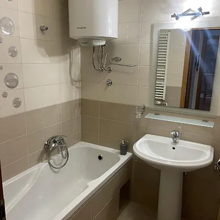 Lola Apartman *